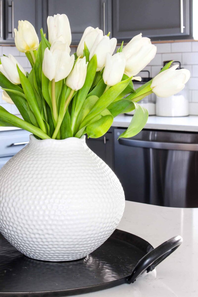 How To Arrange Tulips in a Vase - Inspiration For Moms