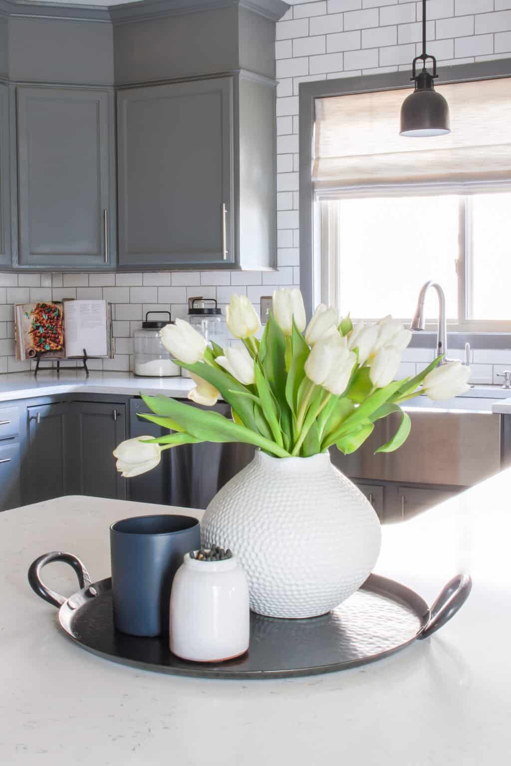 How To Arrange Tulips in a Vase - Inspiration For Moms